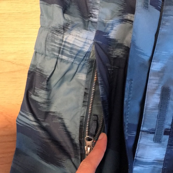 Women’s Northface Rain Jacket - Picture 7 of 8